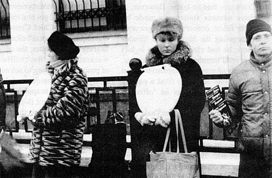 Down the Pan: Desperate Moscovites selling toilet seats. Photo: Chris Groner.